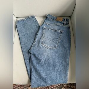 American Eagle 90s High Rise Size 6 Extra Long Medium Wash Boyfriend Jeans